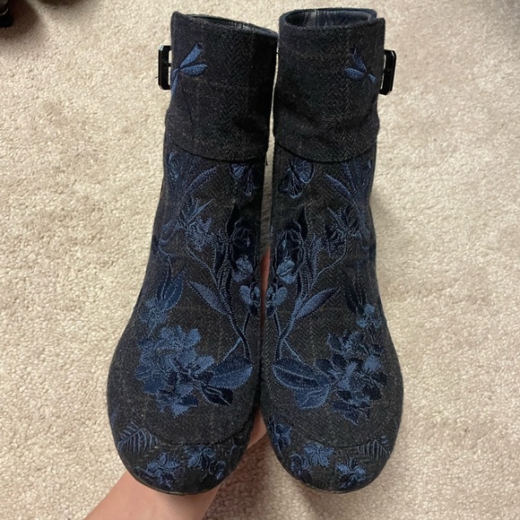 Laurence Dacade Embroidered Floral Booties - Picture 3 of 6
